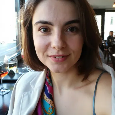 Ани, 28